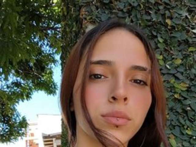 LITTLEAPRIL amateur webcam photo