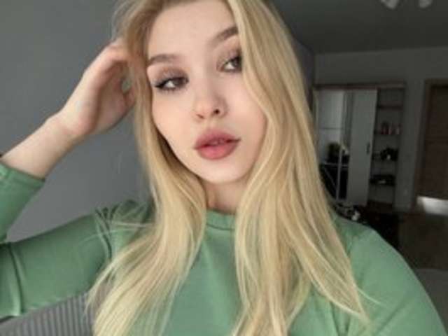 MAEBARBIE amateur webcam photo