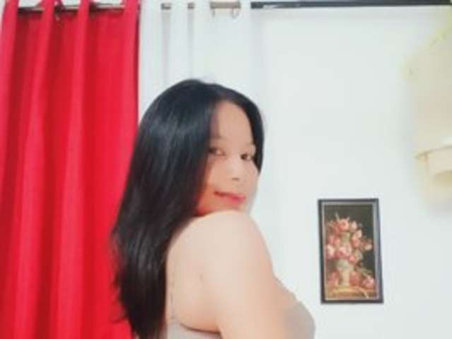 NEMAYHOTTITS amateur webcam photo