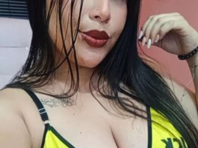 PLAYFULCURVY amateur webcam photo