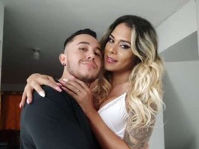 SWEET-COUPLE-LATIN amateur webcam photo