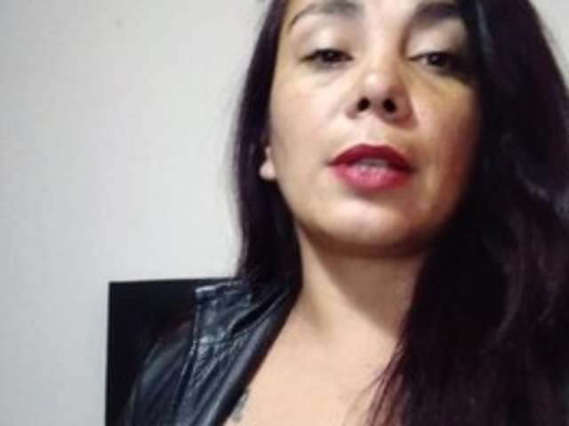 VIVIAN-MILF-PAINT amateur webcam photo