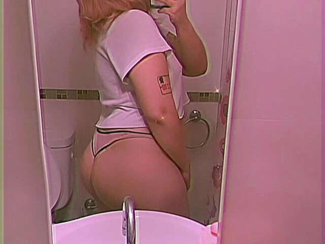 ZOEDAVIS amateur webcam photo